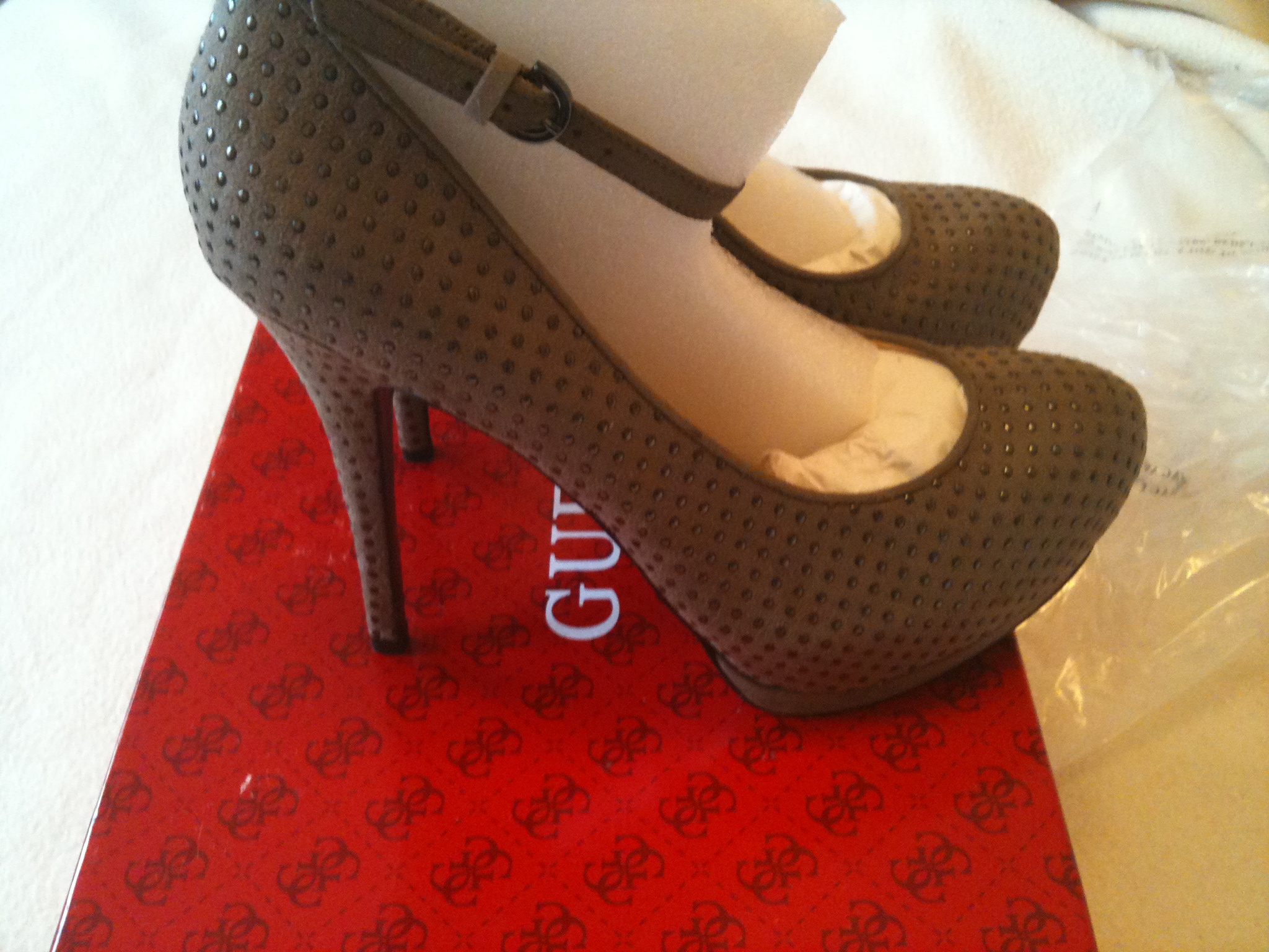 Новые туфли guess р.38_3000р.