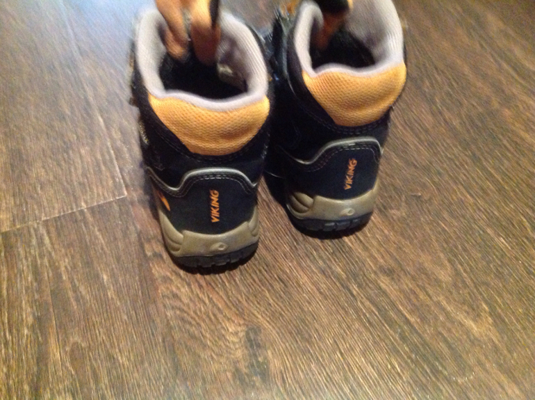 Обувь б/у для мальчика и девочки,размеры разные;почта