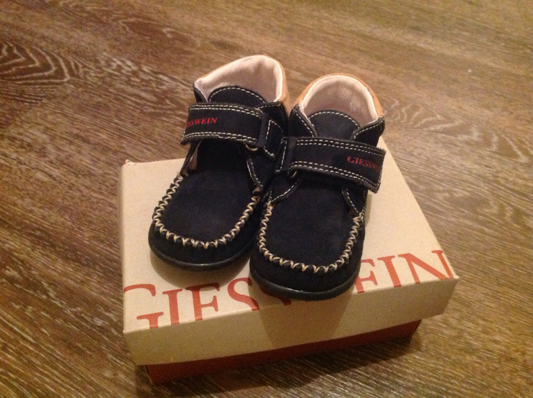 Обувь б/у для мальчика и девочки,размеры разные;почта