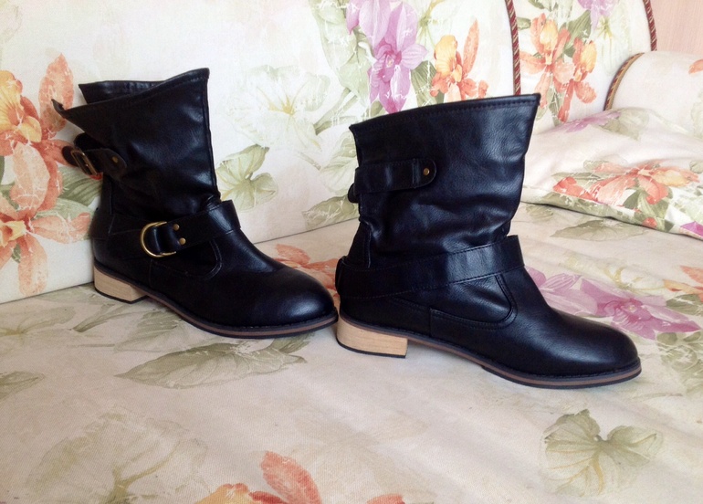 Сапожки демисезонные кожзам, на разм 38, цена 750 руб.