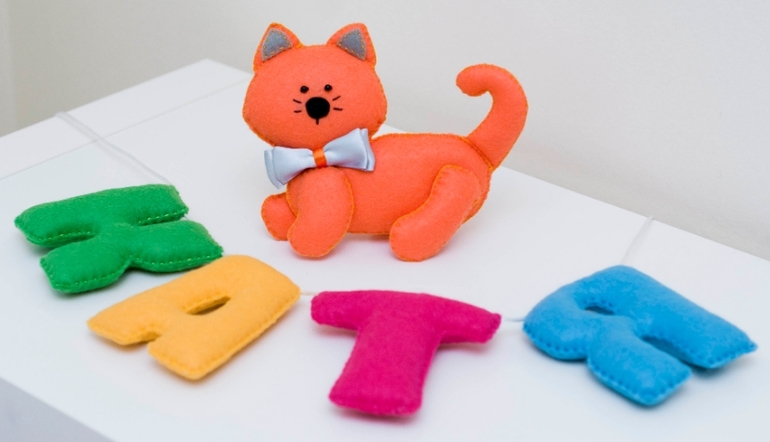 Буквы, игрушки, елки и другое