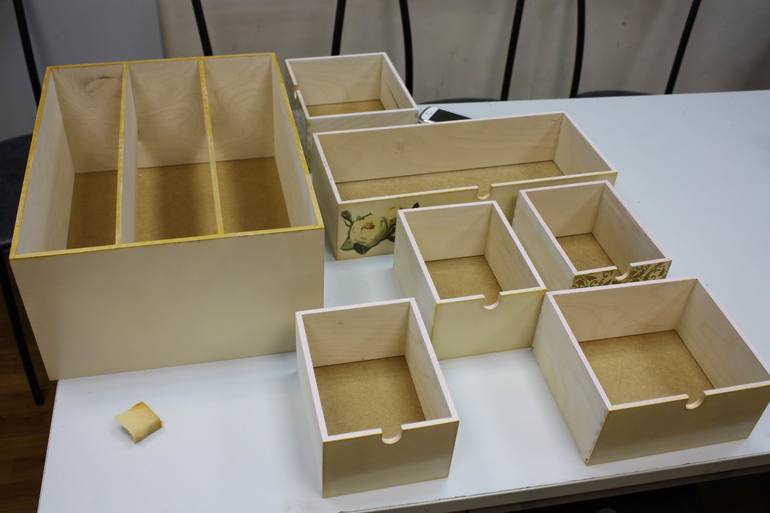 Приступила к заказу на мини-комодик. Серия 11