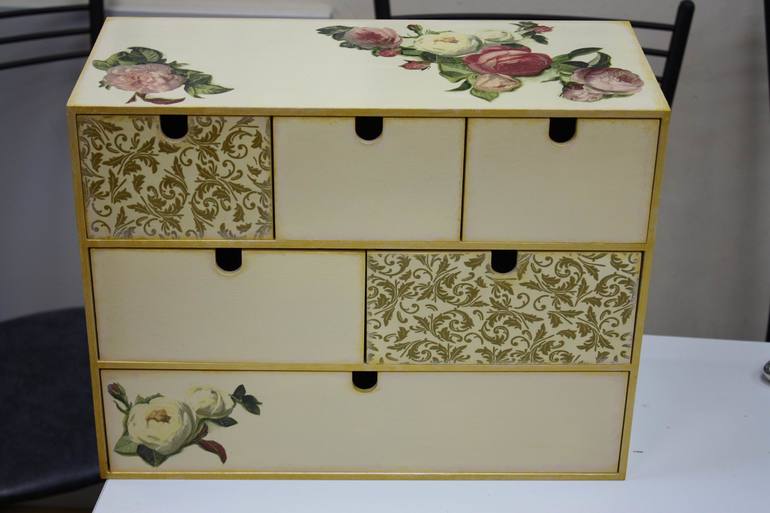 Приступила к заказу на мини-комодик. Серия 11