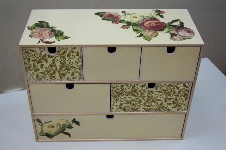 Приступила к заказу на мини-комодик. Серия 10