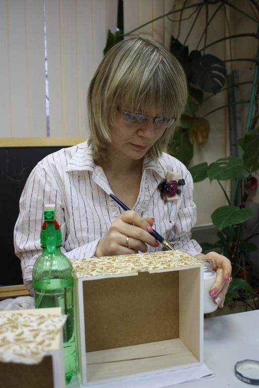 Приступила к заказу на мини-комодик. Серия 7