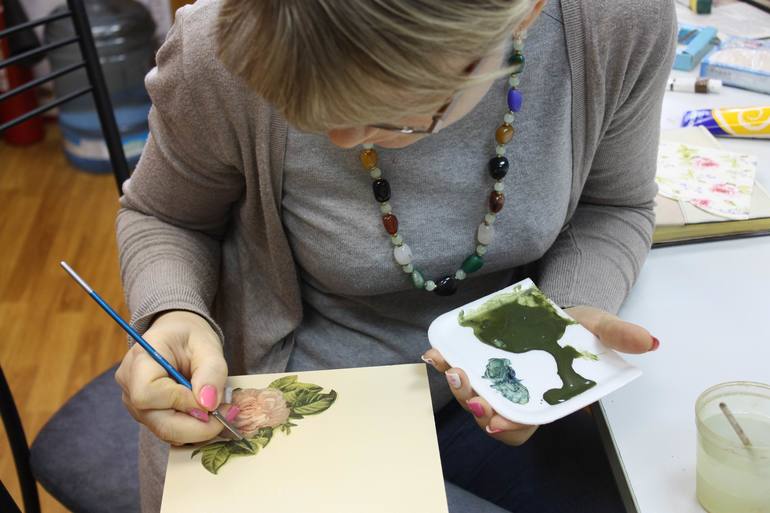 Приступила к заказу на мини-комодик. Серия 9