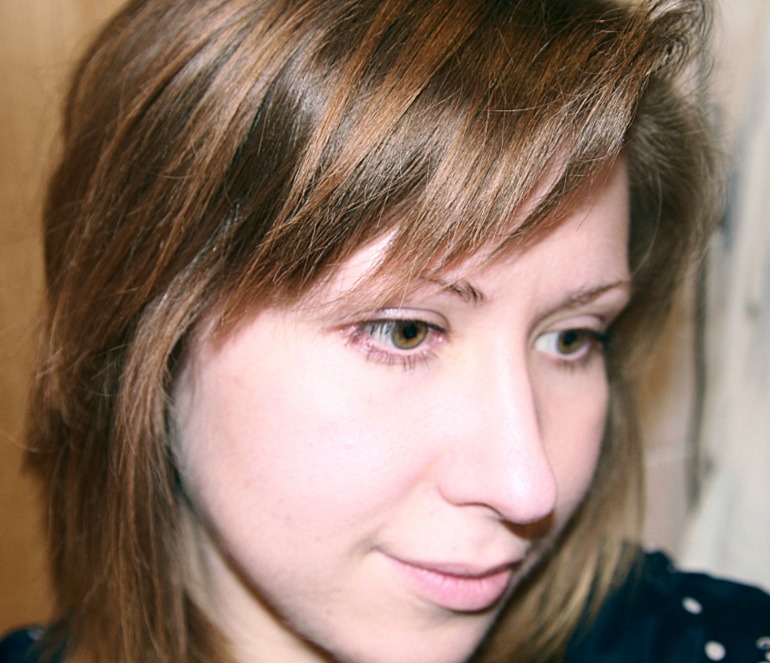 Девочки бывают разные, черные, белые, красные...