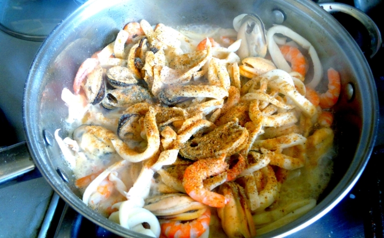 Рис с морепродуктами по-азиатски