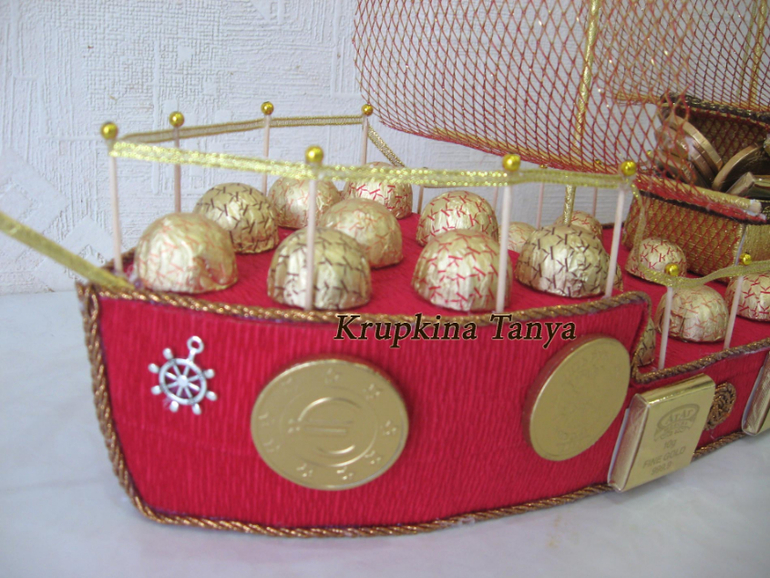 Очередной кораблик.