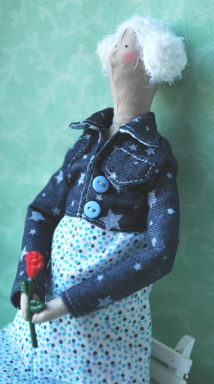 Тильда в джинсовой курточке