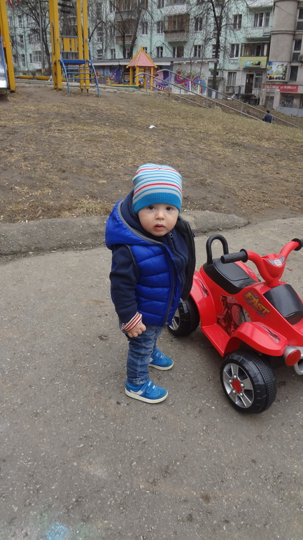 выгуляли квадроцикл...и сына!))