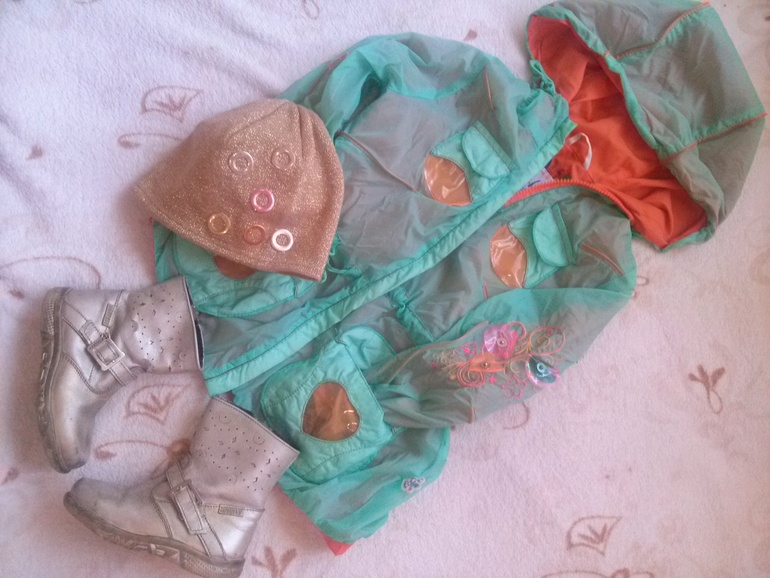 Весенний комплектик на девочку,рост 104(большемерит),регион,вышлю почтой, за все 1000 рублей!!!