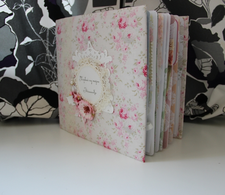 Готов первый альбом для близняшек Машеньки и Дашеньки.