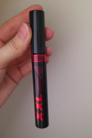 Дешевенькая тушь, ни грамма не хуже остальных!