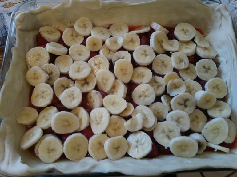 Котлетки из киноа, фунчеза с грибами и клубнично-банананово-шоколадный пирог на десерт