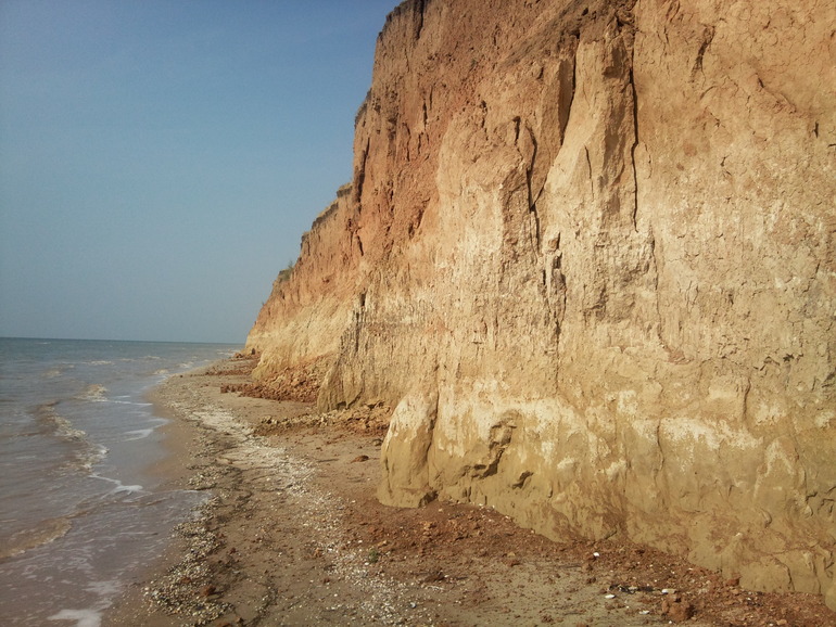 Продам большой дом с гаражом на Украине. Возможен обмен.