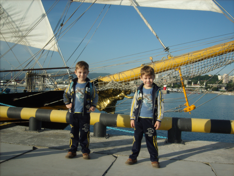 ,,Бегущие по волнам