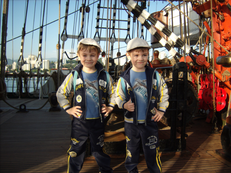 ,,Бегущие по волнам