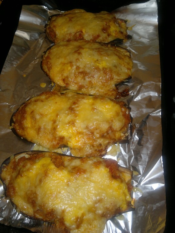 Баклажаны запечённные в духовке с кус-кус под сыром ;)