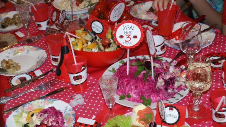 ПреКРАСНЫЙ праздник маленькой божьей коровки))