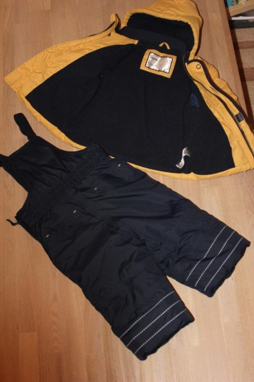Комплект Mothercare+шапка Kerry+шлем+варежки на 1-1,5 года. Состояние отличное! Все за 2800.