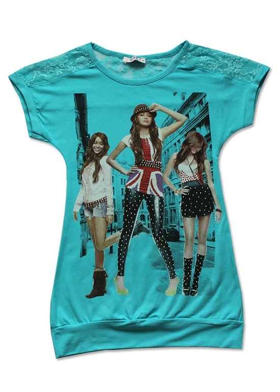 Повседневная одежда для всей семьи. Есть модели для подростков.