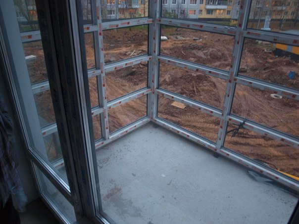 Панорамный балкон, оформление окон.