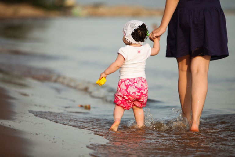 Девочки, кому интересна семейная фотосессия у замечательного фотографа!