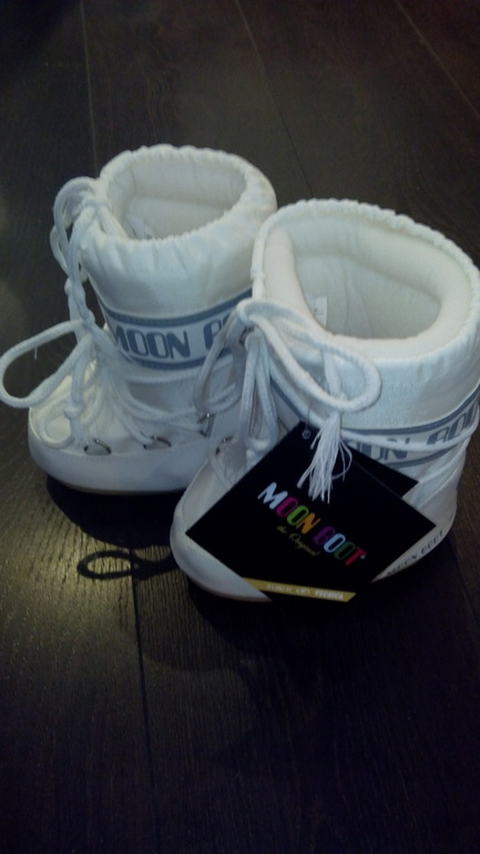 продаю moon boots на ножку 15,5см