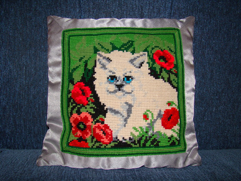 Новая подушечка - думочка и прошлый вышивальный год