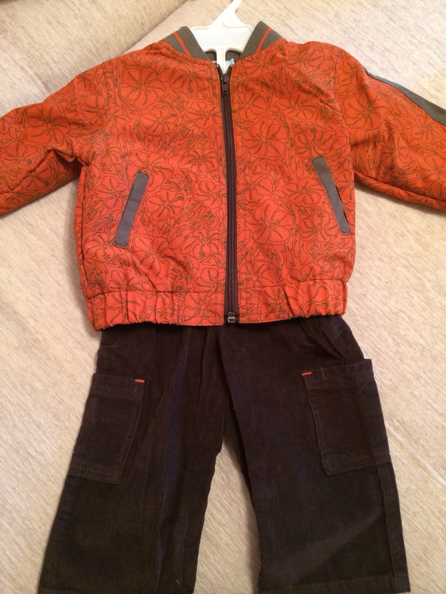 Небольшой хваст одежды для мальчика