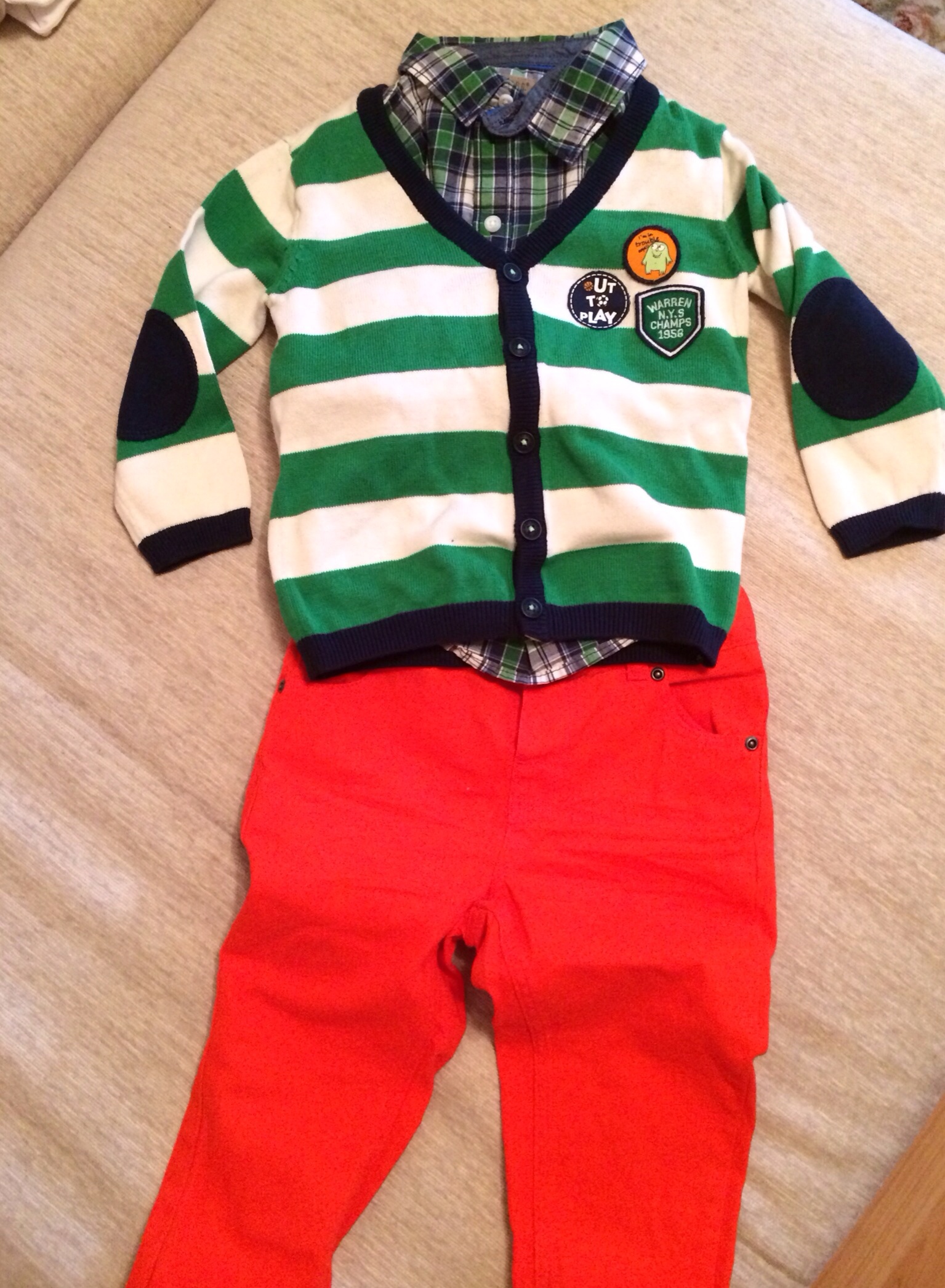 Небольшой хваст одежды для мальчика