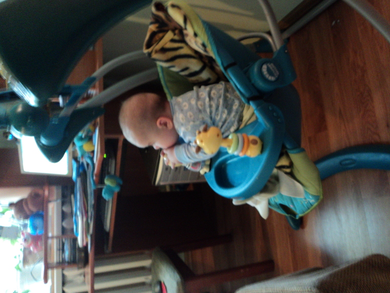 сел в качеле