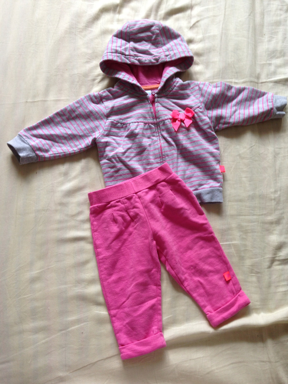 Много одежды для девочек 68-80 р-р. Вещи парные. Обувь -17-20 р-р - не парная. Рюкзаки переноски-кенгуру.