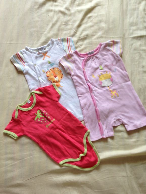 Много одежды для девочек 68-80 р-р. Вещи парные. Обувь -17-20 р-р - не парная. Рюкзаки переноски-кенгуру.