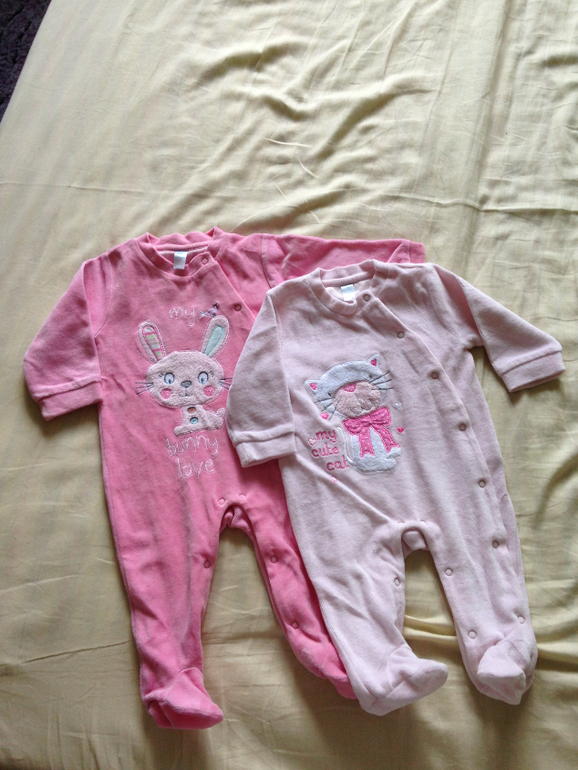 Много одежды для девочек 68-80 р-р. Вещи парные. Обувь -17-20 р-р - не парная. Рюкзаки переноски-кенгуру.