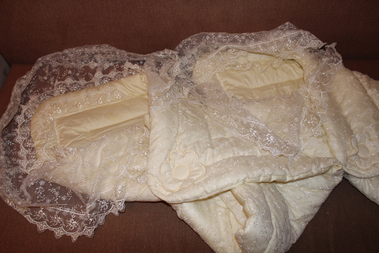 Продам конверты на выписку 2 шт. (бу)