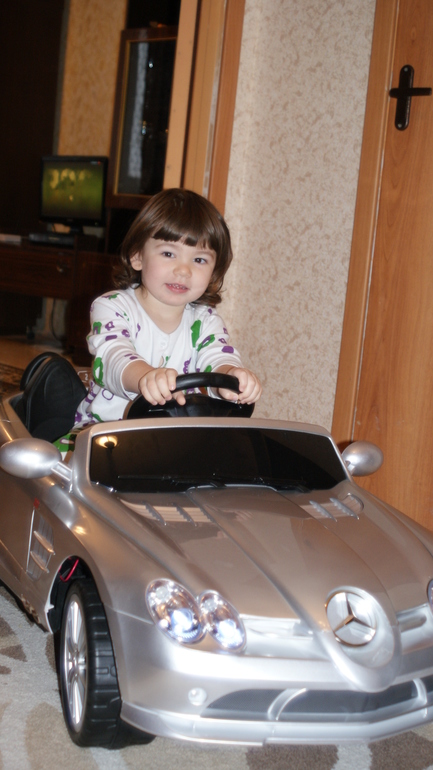 Электромобиль Mercedes-Benz SRL McLaren 12V или BMW X8 Joy Automatic (отзыв)