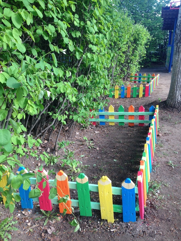 Идеи украшений для детской площадки своими руками: фото поделок