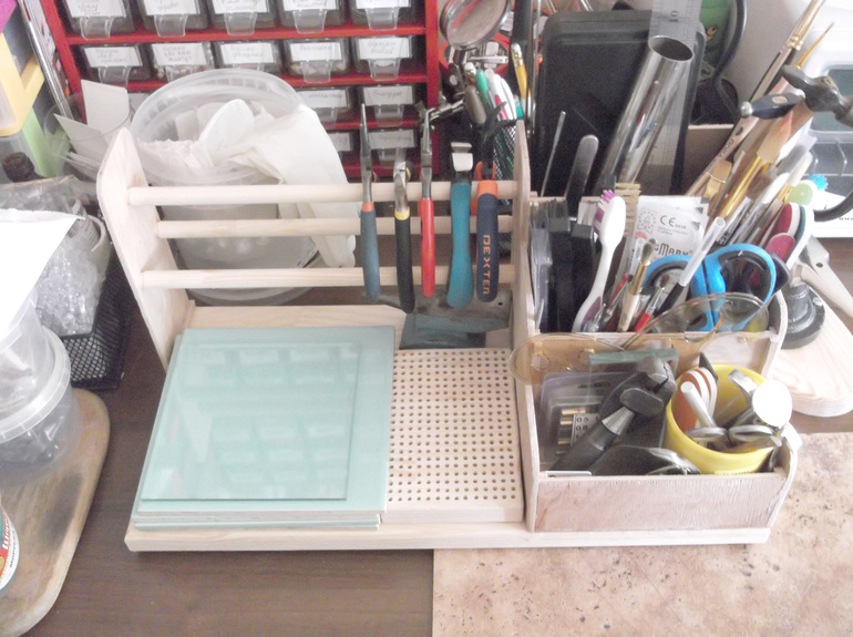 Подставка под инструменты