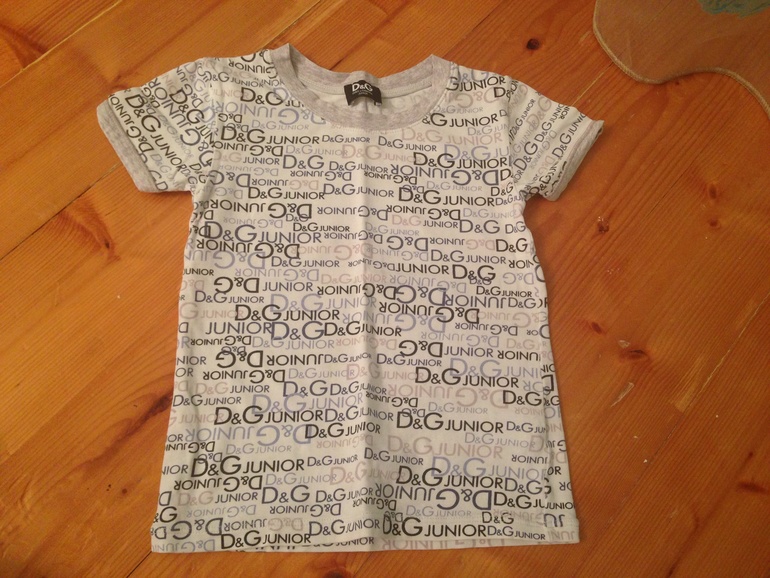 Футболки Moschino 18-24-1000р;Armani -3года-1300р;d&g 2-3 г-1700;голубая ck 1,5-2г-1000р...Рубашка gf ferre -3г-1500;цветная желтая 18-24 -1000р