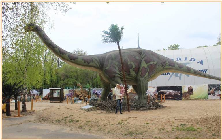 На выставке интерактивных динозавров