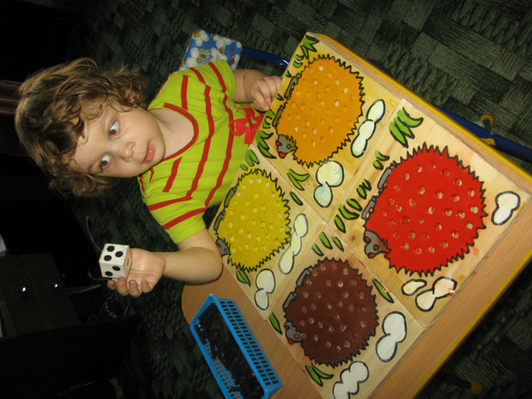 Играем в гаражи и ежиков