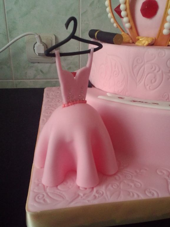 С короной на 18-летие