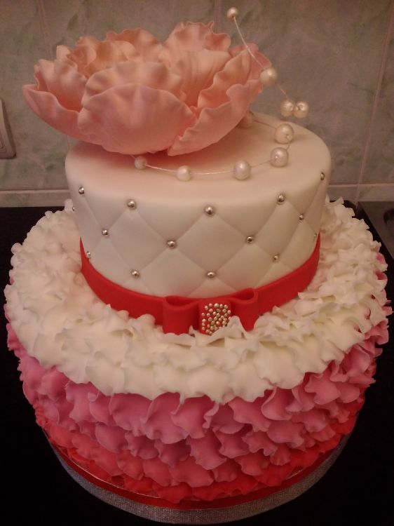 Свадебный торт с пионом
