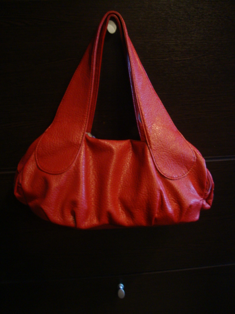 Женская, яркая сумочка с декором на весну-лето.