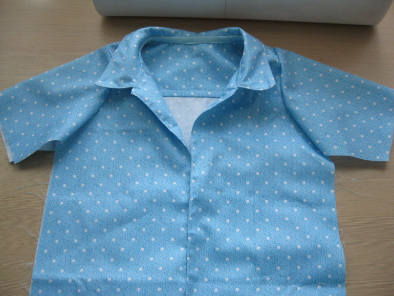 голубая в горошек