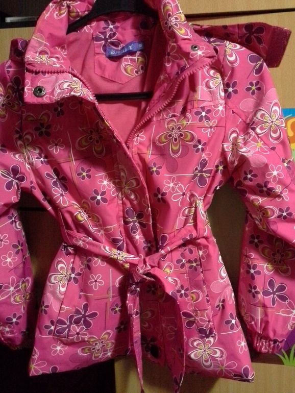 Продам плащик для девочки .