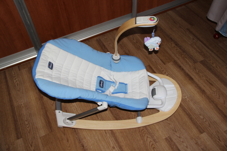 Шезлонг Chicco I-Feel с MP3 в идеале 4000 руб.