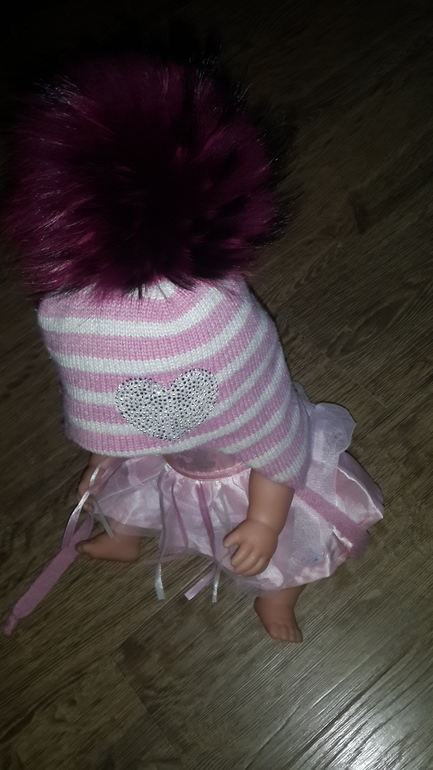 Шапочка chobi, размер xs 44-46 (реально на 48), (помпон неродной). Цена 1500руб.